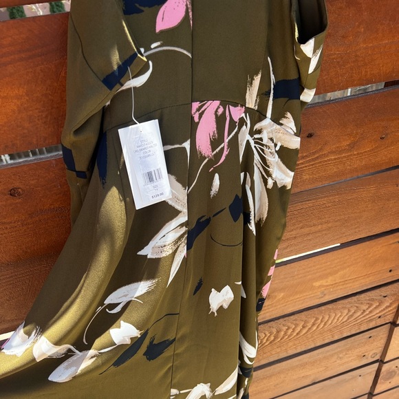 Gorgeous Halston dress! NWT. Size 14. - Picture 12 of 15